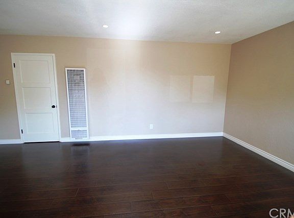 4th image of 1095 E E St