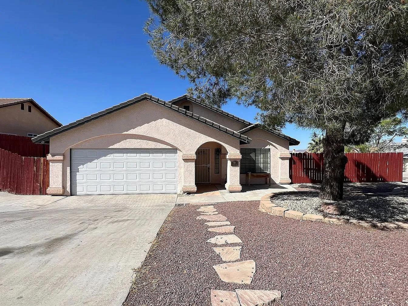 3 bed, 1716 sqft, $2,330 — Photo 1