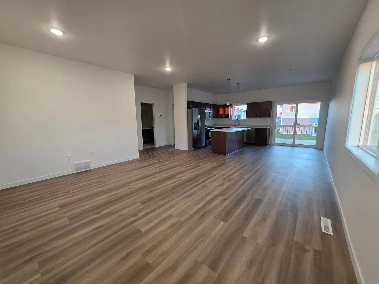 4 Bedroom 2 Bathroom House — Photo 3