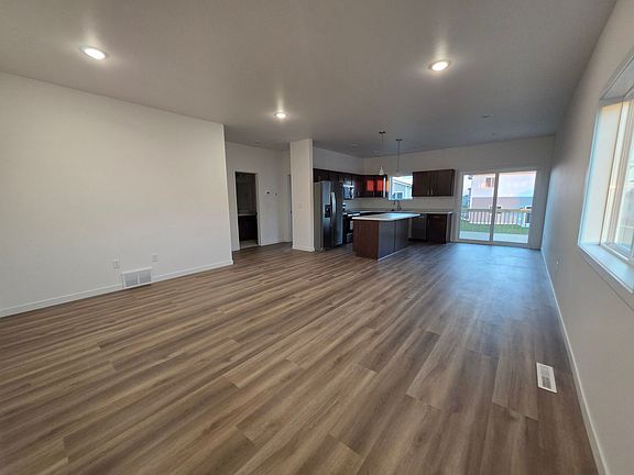 3rd image of 1511 Keystone Cir NE
