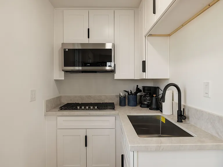 24262 Lysanda Dr — Photo 31