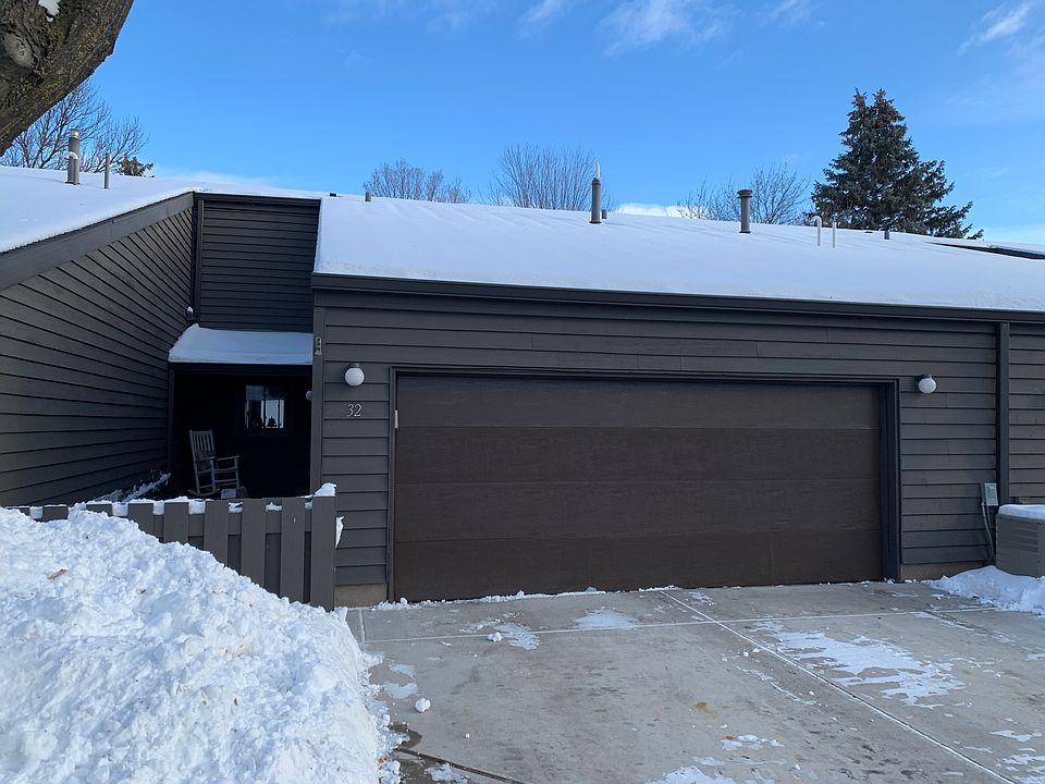 1st image of 32 Webster Heights Dr