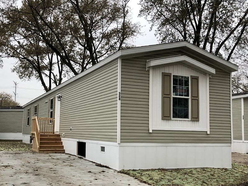 2nd image of 328 Hickory Ln