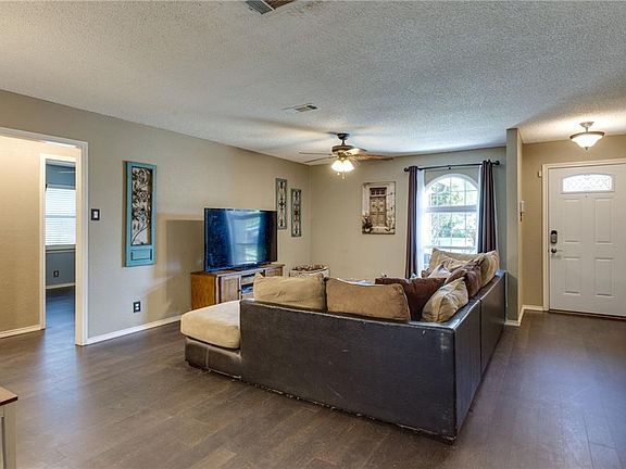 5th image of 2213 Highcrest Dr