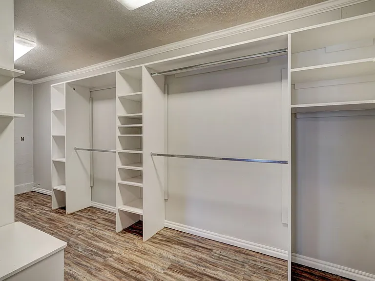 1401 Hampton Dr — Photo 21