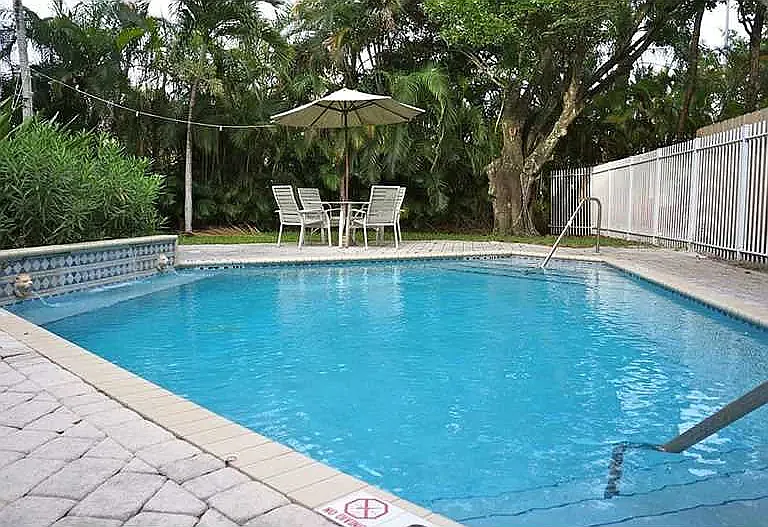 454 SW 5th Ave — Photo 13