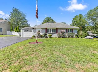 15 Heddin Pl, Middletown, NJ 07748