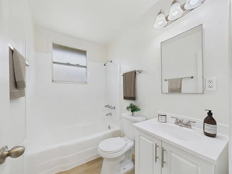 Banner Circle Apartments — Photo 10