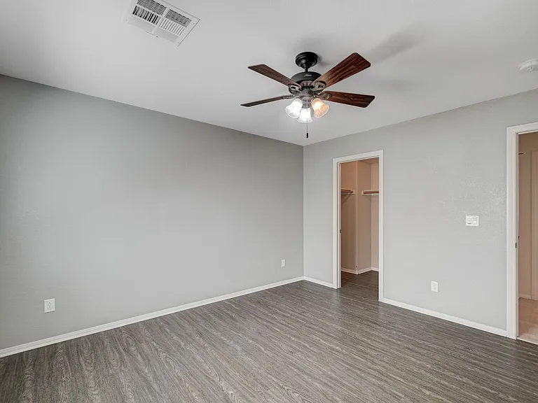 6637 Cliff Shore Ct — Photo 43