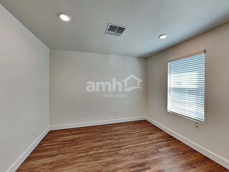 670 W Laredo Ave — Photo 15