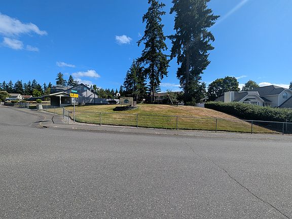 3rd image of 10111 Ashley Cir NW