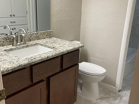 4th image of 1503 Oakwood Dr
