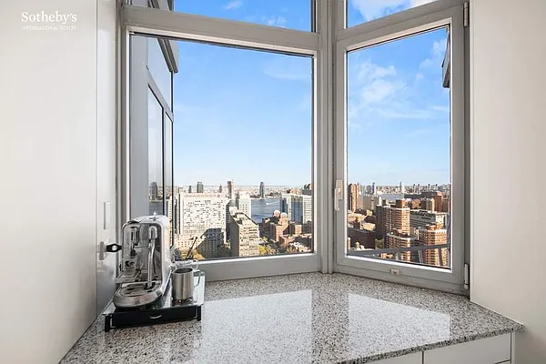 Rented by Sotheby's International Realty | media 22