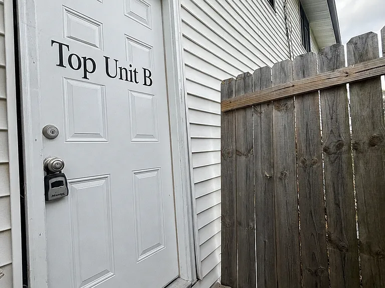 2422 Coyner Ave — Photo 1