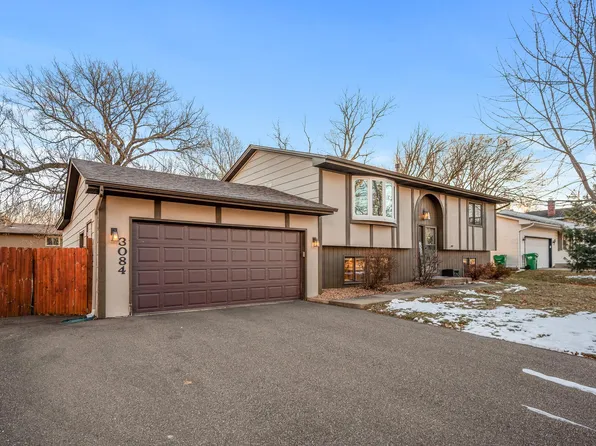 3084 Mount Ridge Rd, Roseville, MN 55113