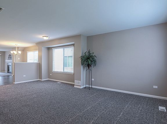 3rd image of 2471 Mayfield Dr