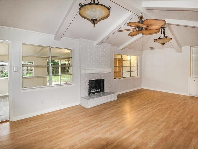 10534 Huntington Wood Dr — Photo 7