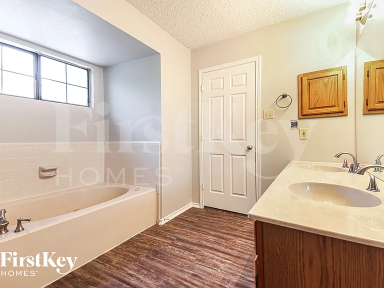 1403 Bradford Pl — Photo 13