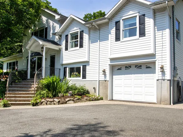 25 McKinley Street, Pearl River, NY 10965