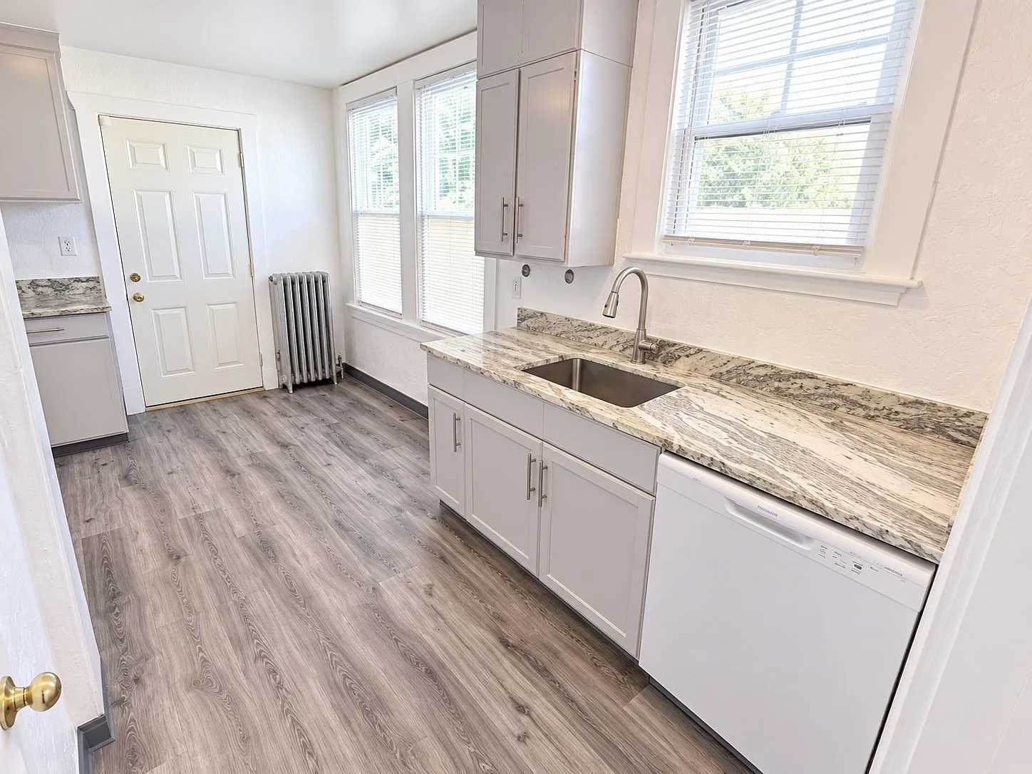 2 bed, 1.0 bath, 1000 sqft, $3,100 — Photo 3