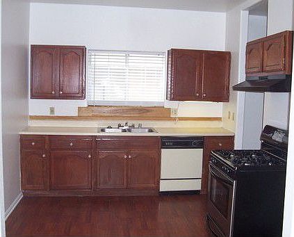3rd image of 6440 Balboa Blvd APT 3