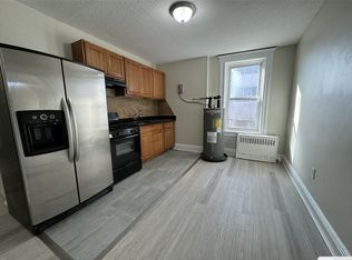 670 Grand St APT 4C, Jersey City, NJ 07304