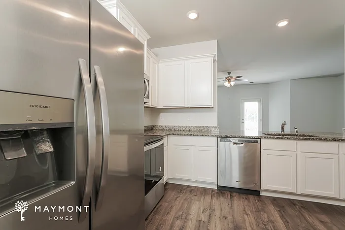 2027 River Park Cir — Photo 8