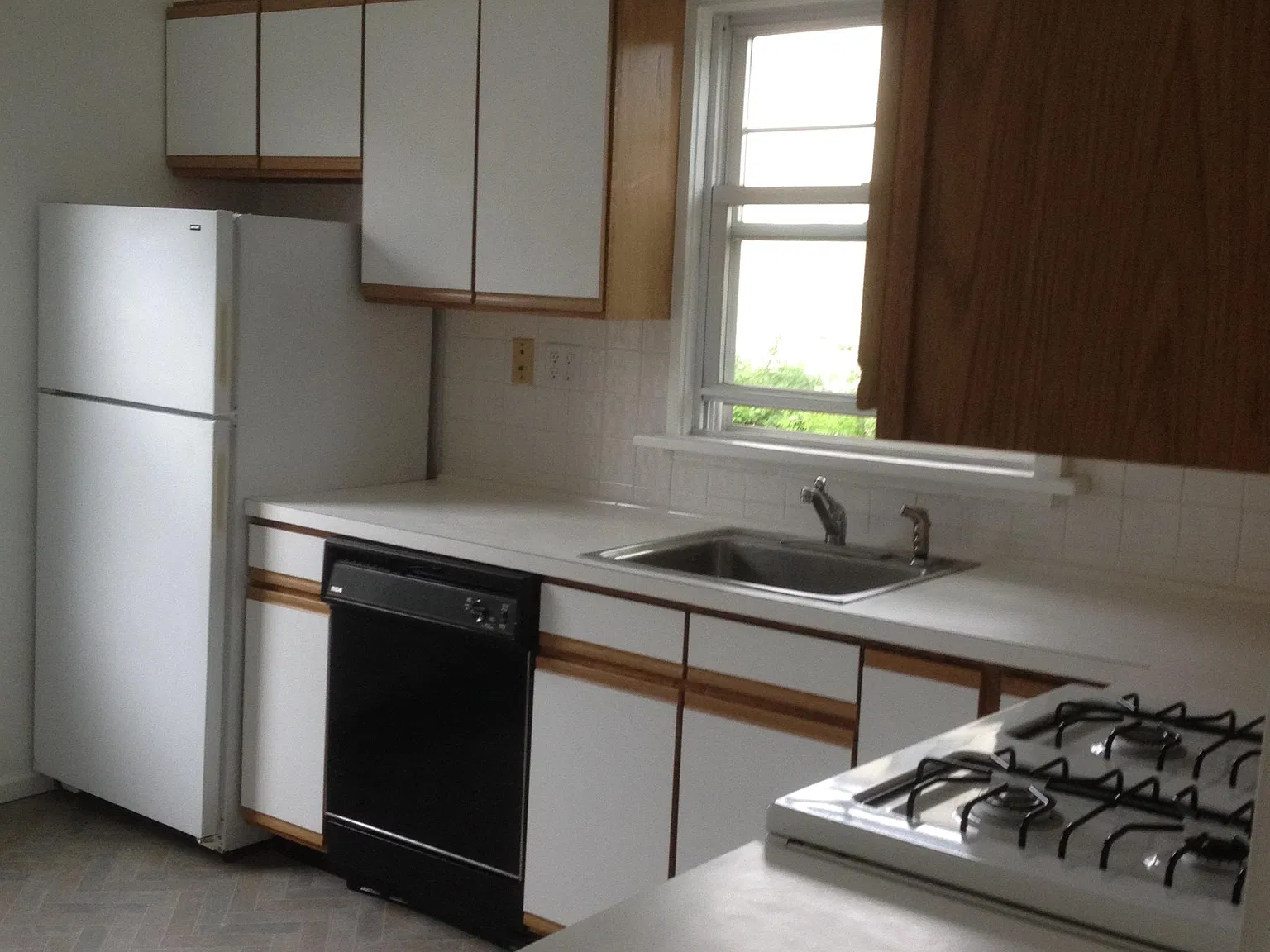 79 N Moger Ave — Photo 1