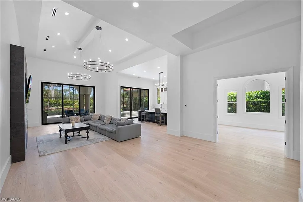 5 bed, 4.5 bath, 4152 sqft, $19,950 — Photo 1