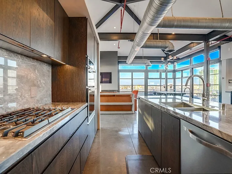 100 W 5th St #Penthouse 9B — Photo 3