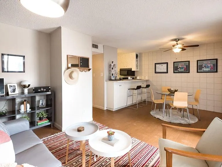 Casa Del Rio Apartments — Photo 2