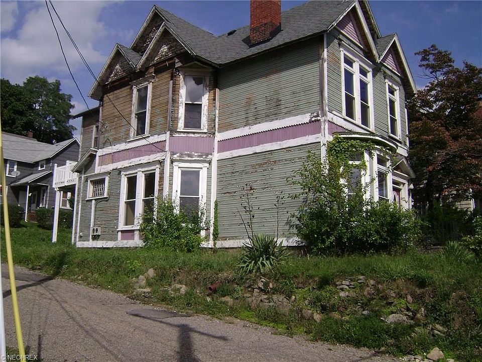 2nd image of 125 13th St NE