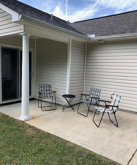 4225 Elizabeth Ave — Photo 2