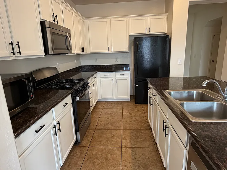 2132 S Martingale Rd — Photo 3