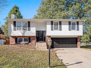 305 El Paso Dr, Belleville, IL 62221