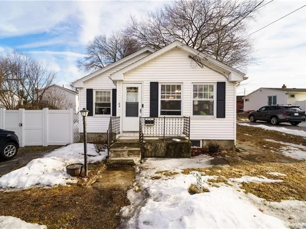 84 Cedar St, Johnston, RI 02919