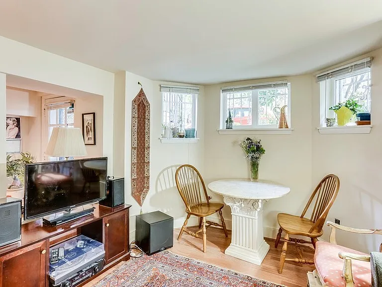 1726 Willard St NW #B — Photo 4