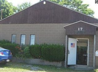 17 10th St SW, Barberton, OH 44203