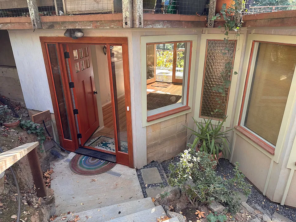 16A Redwood Ave