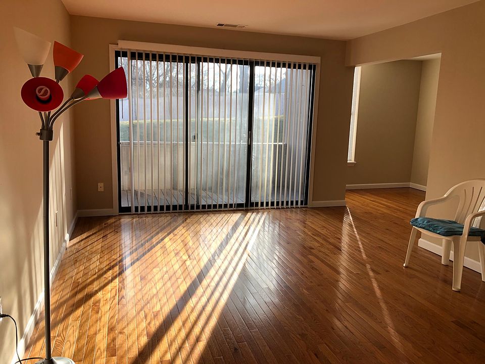 1st image of 70 Shrewsbury Green Dr Unit H