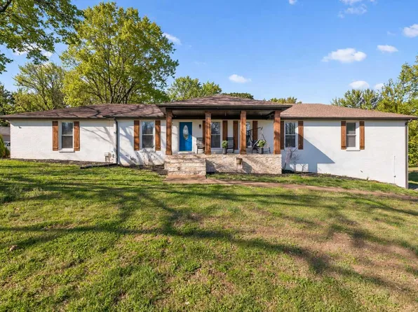 1707 Cook Dr, Lebanon, TN 37087