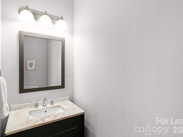 558 Calen Ln — Photo 7