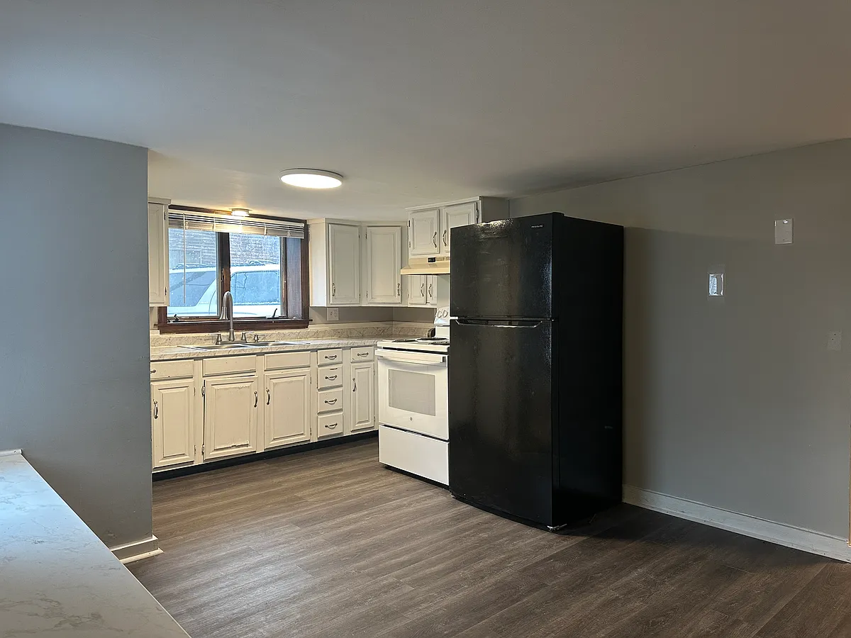 Building Photo - 12 Lyman St #10