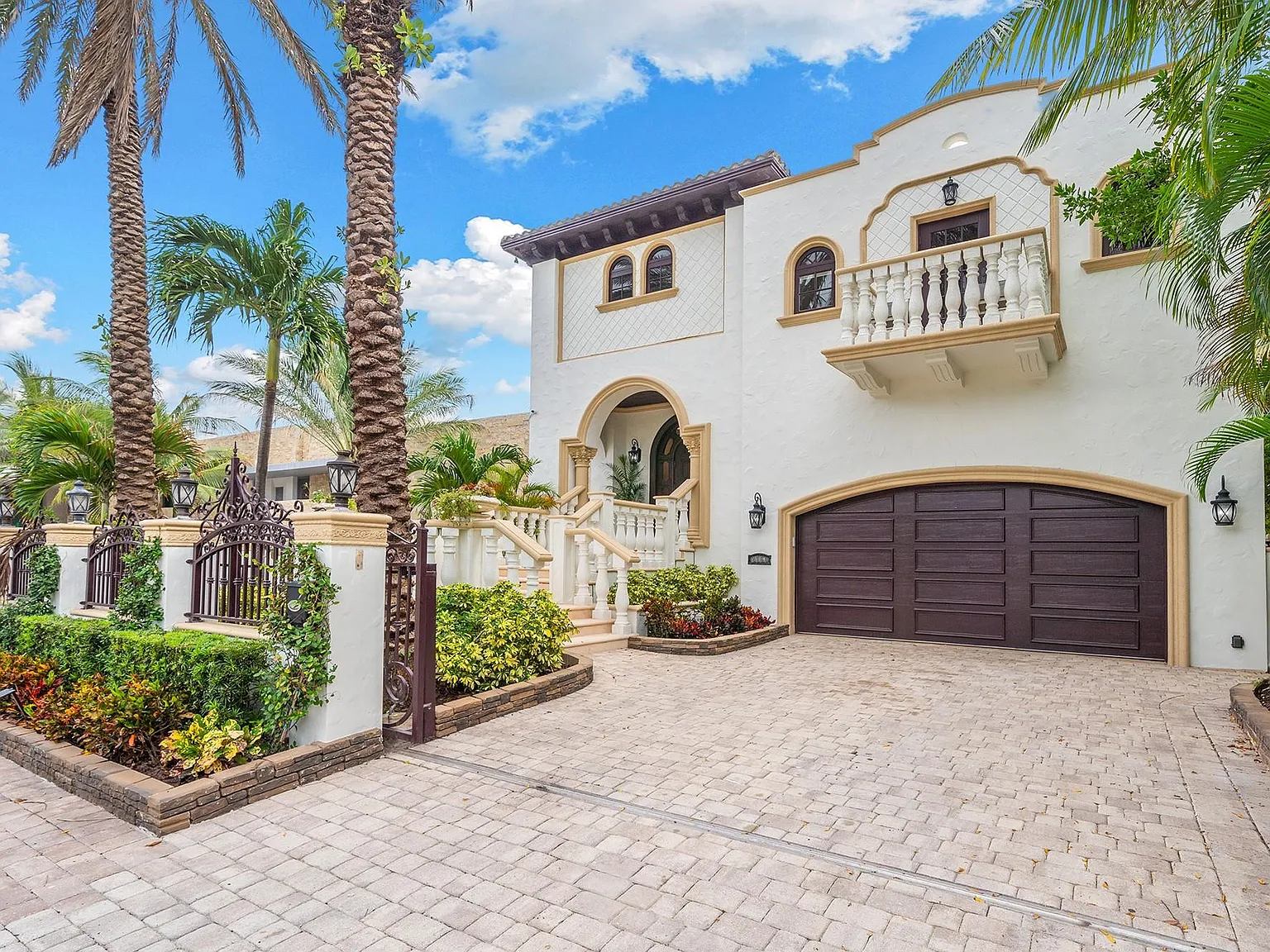 6 bed, 7.5 bath, 6384 sqft, $65,000 — Photo 2