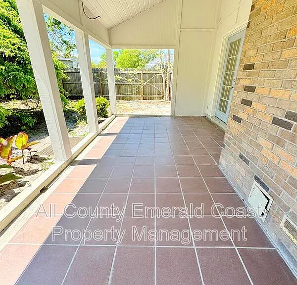 710 Swan Ln — Photo 45