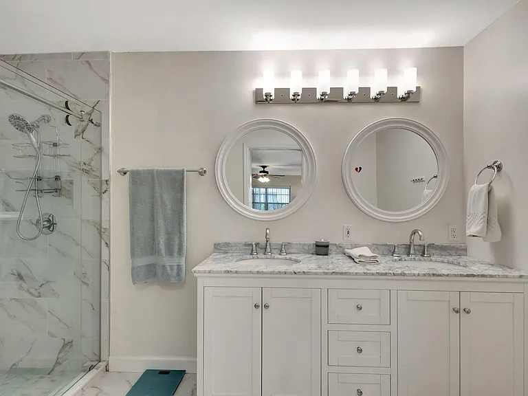 13810 Yarmouth Dr — Photo 20