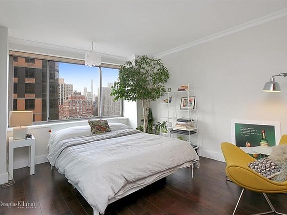 3rd image of 401 E 84th St APT 17B