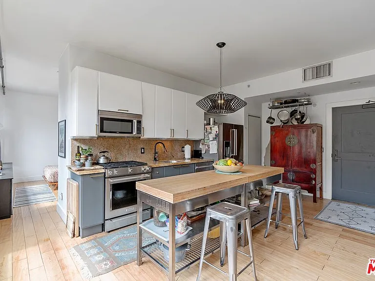 460 S Spring St #1210 — Photo 4
