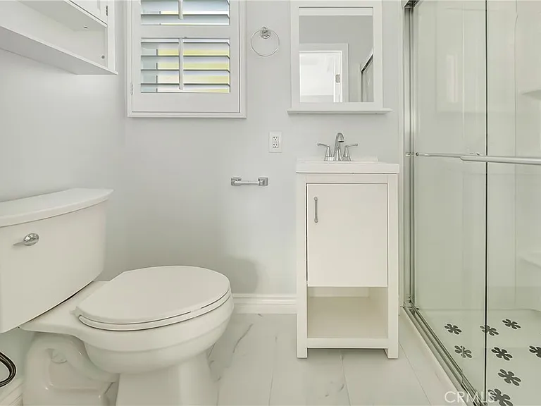22907 Leonora Dr — Photo 32
