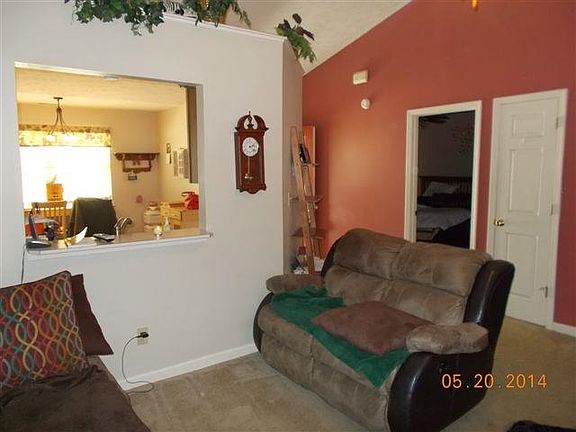 5th image of 32 Goldenrod Ct